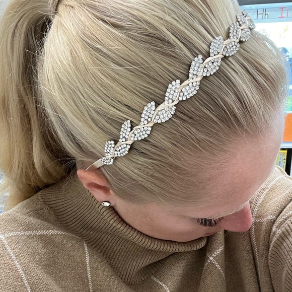 NWOT Nordstrom Teardrop Rhinestone Leaf Crown Headband - Picture 11 of 11